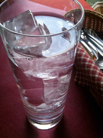 みよし市「Kitchen&Bar 神谷」透きとおったグラスが印象的。。