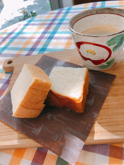 初　生食パン