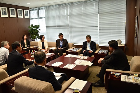 f-Bizセンター長・小出さんと共に岡崎市長を訪問いたしました