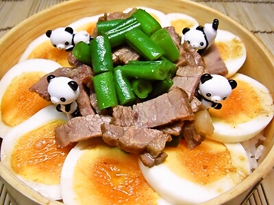 ２月２８日　生姜風味の豚ロースの三色丼のお弁当☆