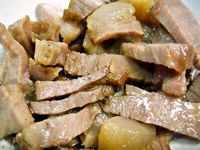 ２月２８日　生姜風味の豚ロースの三色丼のお弁当☆