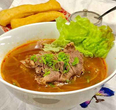 ベトナム料理、辛い味噌使う牛肉のフォー大人気