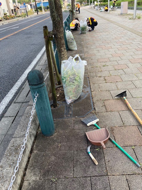 豊田スカイホールの周辺道路の早朝清掃に参加しました。
