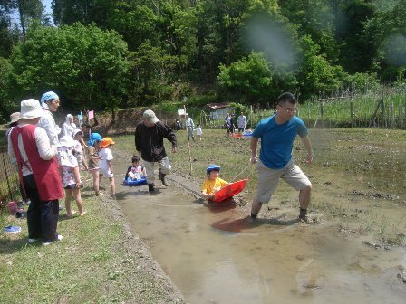 田んぼで泥んこ遊び・ドラム缶風呂プログラムを実施しました！