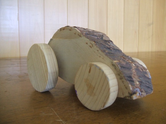 手作りの楽しさ！「木の車」を作ろう！
