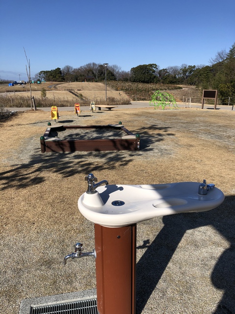 みよし市に新公園が完成！トイレも水道もある〜。