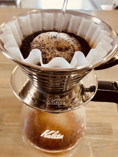 ロッテのチョコパイ<キャラメルミルフィーユ>でコーヒーブレイク☕ ロッテのチョコパイ<キャラメルミルフィーユ>でコーヒーブレイク☕