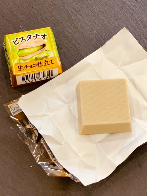 チロルチョコのプレミアムピスタチオでコーヒーブレイク☕