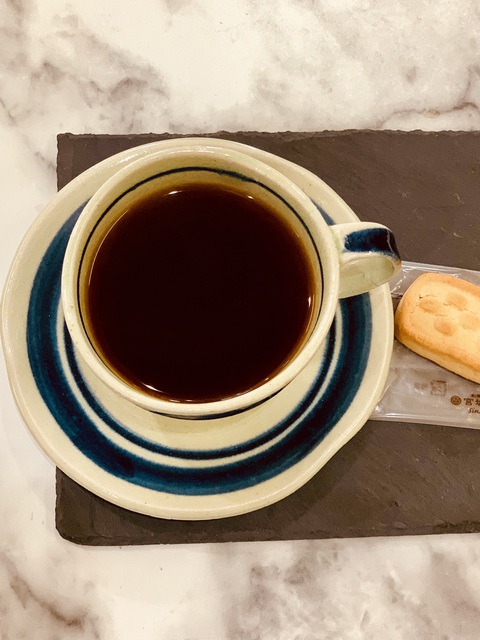 パイナップルケーキでコーヒーブレイク☕ パイナップルケーキでコーヒーブレイク☕