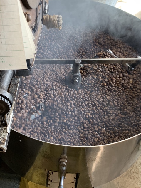 本日も様々なコーヒー豆を焙煎しております