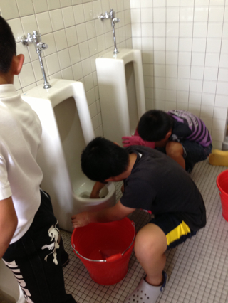 豊田市立飯野小学校トイレ掃除
