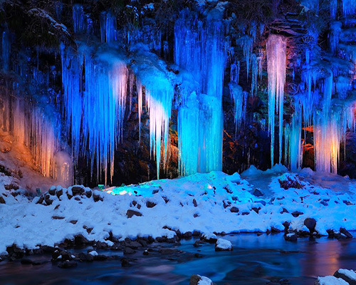 自然の驚異／絶景の「三十槌の氷柱」