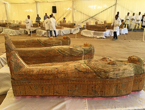 古代エジプト第２２王朝時代のひつぎ３０個発掘