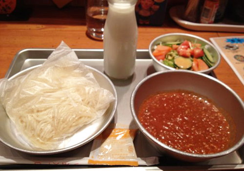 昭和の人気給食「ソフト麺」が消える
