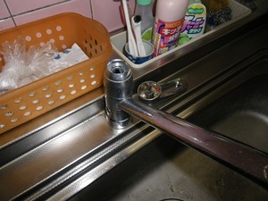 キッチン用シングル水栓金具の交換