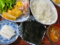 給料日前のご飯　何にしよう‥。簡単手巻き寿司 2021/03/30 19:31:05