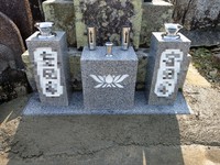 湖西市の古見の本寿寺へお墓の小物を納品に行きました