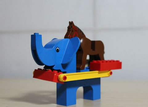 LEGO　像と馬の仲良しさん